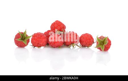 Primo piano di lampone isolato su sfondo bianco Foto Stock