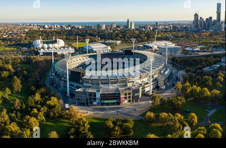 Melbourne Australia 15 Maggio 2020 : veduta aerea del famoso stadio del cricket di Melbourne al sole del tardo pomeriggio Foto Stock