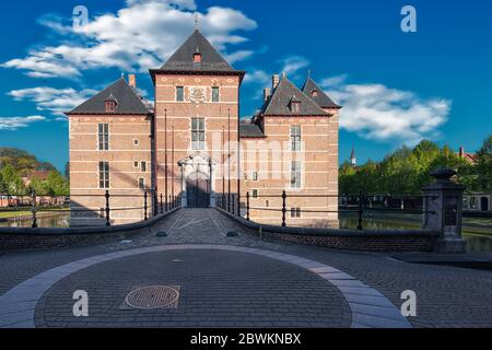 Il castello di Turnhout, noto castello dei duchi di Brabante, si trova nel centro della città con lo stesso nome, nella provincia di Anversa in Flemish regi Foto Stock