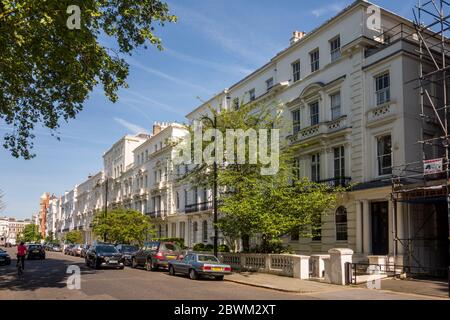 Case a schiera del 19 ° secolo, Kensington Park Gardens Notting Hill, Londra, Regno Unito Foto Stock