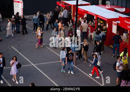 MOSCA, RUSSIA - 21 GIUGNO 2019; Festival di intrattenimento gastronomico. Festival del cibo. Sponsor del logo Martini. Khlebzavod ul. Novodmitrovskaya, 1 Foto Stock