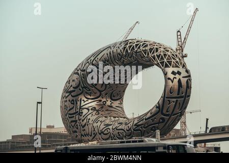 Dubai, Emirati Arabi Uniti - Febbraio 2020 : il Museo del futuro è un'istituzione culturale visionaria attualmente in costruzione a Dubai, Emirati Arabi Uniti. Museo dell'innovazione e del design. Foto Stock