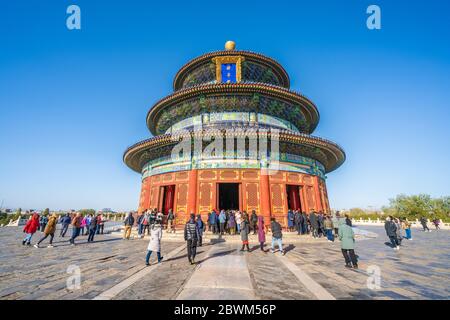 PECHINO, CINA - 24 NOVEMBRE: Vista della tradizionale pagoda cinese al Tempio del Paradiso, un famoso sito storico il 24 novembre 2019 a Pechino Foto Stock