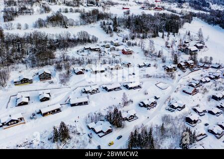 Hafjell, Norvegia. Vista aerea della stazione sciistica di Hafjell in Norvegia con case in inverno con montagne Foto Stock
