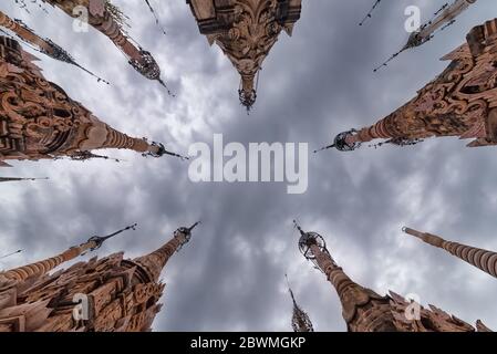 Le pagode del sito sacro di Kakku, Myanmar. Kakku è un campo di pagoda di Taunggyi, Myanmar, nello stato dello Shan meridionale. Ci sono oltre 2,000 pagode Foto Stock