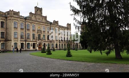 Ucraina, Kiev - 2 giugno 2020. Istituto Politecnico di Kiev in estate. Vista dell'Università tecnica Nazionale di Ucraina Foto Stock