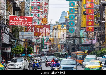 Bangkok Chinatown Yaowarat strada torna al trambusto, la gente sta cominciando a fare un viaggio di shopping massiccio dopo lo scoppio del Coronavirus (Covid-19) Foto Stock