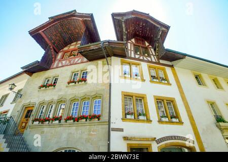 Hous con soffitto dipinto di Schlossgasse a Murten (Morat). Friburgo Cantone, Svizzera. Foto Stock