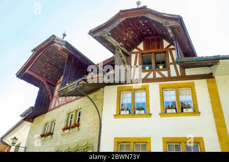 Hous con soffitto dipinto di Schlossgasse a Murten (Morat). Friburgo Cantone, Svizzera. Foto Stock