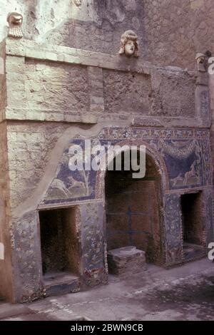 La Casa del Mosaico Nettuno nell'antica città di Ercolano che fu sepolta sotto cenere vulcanica durante l'eruzione del Vesuvio nell'AD79, Ercolano, Campania, Italia Foto Stock