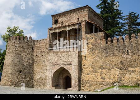 Telavi, Georgia - Giugno 16 2018: Vista principale della residenza della Fortezza di Batonis-Tsikhe dei re Kakhetian, Telavi, regione di Kakheti, Georgia Foto Stock