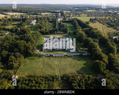 Pidhirci, Ucraina - Agosto 25 2019: Vista aerea del famoso giro turistico ucraino antico castello di Pidhirci fu costruito da Stanislav Koniecpolski, Lviv Foto Stock