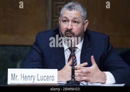 Washington, Stati Uniti. 02 giugno 2020. Henry Lucero, direttore esecutivo associato, operazioni di applicazione e rimozione presso l'immigrazione e l'applicazione doganale degli Stati Uniti, testimonia durante l'audizione del Comitato giudiziario del Senato intitolata "Exprising Best Practices for incarceration and carceration during COVID-19", nel Dirksen Building di Washington, DC, martedì 2 giugno 2020. Foto in piscina di Tom Williams/UPI Credit: UPI/Alamy Live News Foto Stock