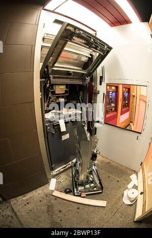 New York, New York, Stati Uniti. 1 Giugno 2020. Wells Fargo ATM macchina rotto durante la Black Lives materia protesta. Credit: Billy Tompkins/ZUMA Wire/Alamy Live News Foto Stock