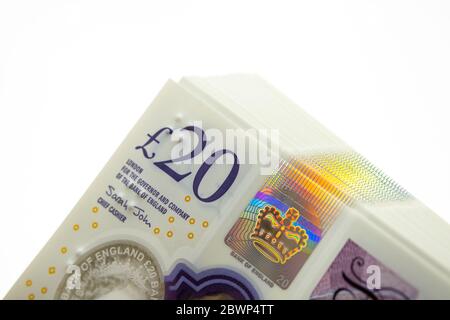 Banconote da 20 sterline. Angolo della pila. Nuovi soldi britannici dei polimeri. Foto macro. Foto Stock