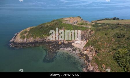 Vista aerea del Forte di Fishguard vicino alla città bassa Fishguard, Pembrokeshire Galles UK Foto Stock