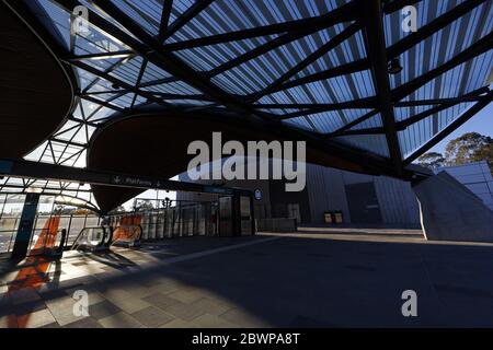 Social distanding sulla Sydney Metro Norwest Station Driverless Foto Stock