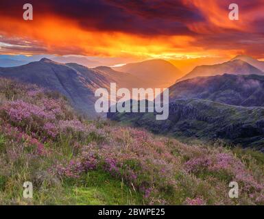 alba a glencoe, Highlands, Scozia, Regno Unito. Foto Stock