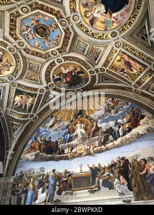 Città del Vaticano, 20 maggio 2019: Pittura di muri e soffitti nei Musei Vaticani Foto Stock