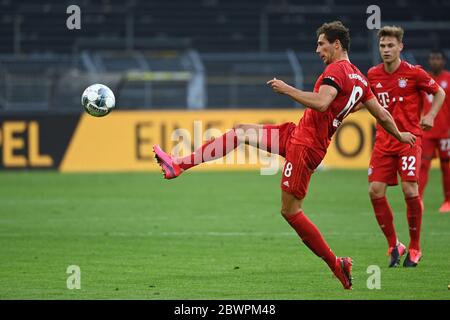 Dortmund, Germania. 26 Maggio 2020. Calcio: Bundesliga, 28° incontro, Borussia Dortmund - FC Bayern Monaco di Baviera al Signal Iduna Park. Leon Goretzka di Monaco in azione. (A 'l'altro '18': Il muscleman Goretzka diventa caposquadra di Monaco') Credit: Federico Gambarini/dpa-Pool/dpa/Alamy Live News Foto Stock