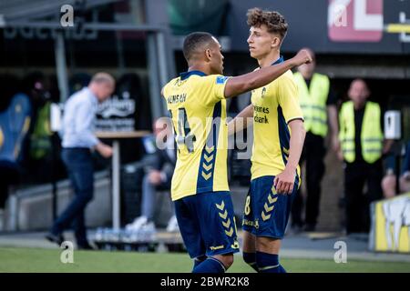 Brondby, Danimarca. 02 giugno 2020. Jesper Lindstrom (18) di Broendby IF segna per 1-0 durante la partita 3F Superliga tra Broendby IF e Soenderjyske al Brondby Stadium. (Photo Credit: Gonzales Photo/Alamy Live News Foto Stock