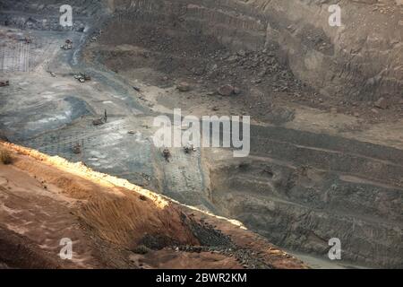 Kalgoorlie Australia Occidentale 14 Novembre 2019 : camion che lavorano nella Super Pit, una miniera d'oro a Kalgoorlie, Australia Occidentale Foto Stock