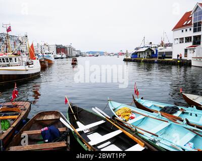 Giornata di mercato a Bergen, norvegia, 2019 giugno Foto Stock