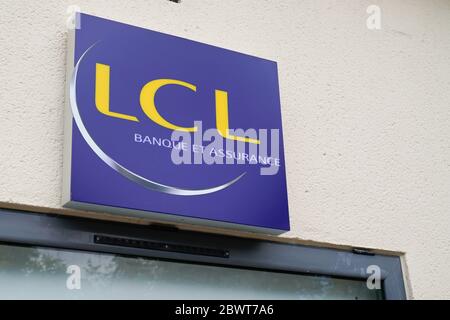 Bordeaux , Aquitaine / Francia - 06 01 2020 : logo lcl e segno di edificio francese della banca Foto Stock