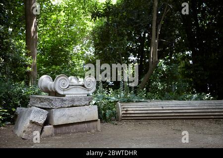 Giardino nazionale di Atene, antichità su giardino nazionale, colonne Foto Stock