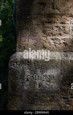 Browns (Brownes) Folly, graffiti storici, Bathford Bath e Somerset nord-est Inghilterra UK Foto Stock