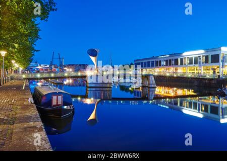 Foto notturne dell'area Harbourside di Bristol, Inghilterra Regno Unito Foto Stock