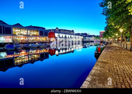 Foto notturne dell'area Harbourside di Bristol, Inghilterra Regno Unito Foto Stock