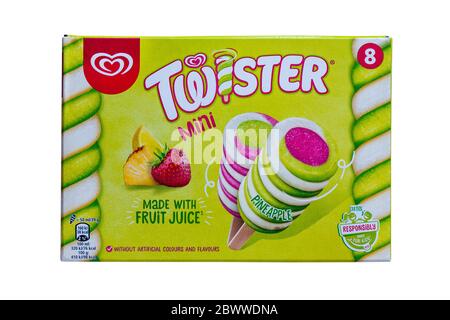 Scatola di Twister mini fatta con succo di frutta gelati isolati su sfondo bianco - gelato icecream icecreams ghiaccio lecchie popollies popollies ghiaccio Foto Stock