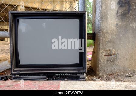 Vecchia televisione obsoleta. Foto Stock