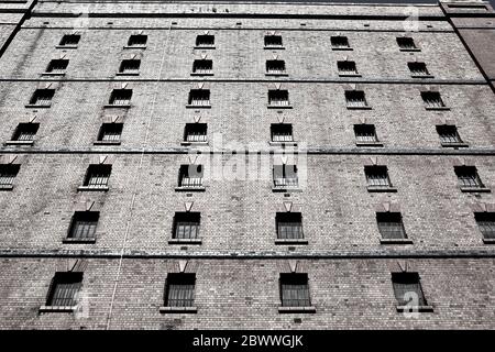 Old Victorian Dockside Warehouse a Bristol, Inghilterra Regno Unito Foto Stock