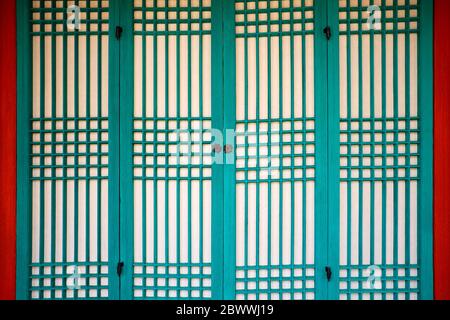 Porta tradizionale vintage in stile coreano. Foto Stock