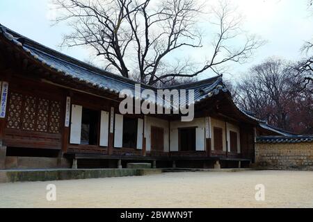 SEOUL, COREA DEL SUD - 25 DICEMBRE 2018: Antico padiglione al Giardino Segreto all'interno del Palazzo Antico Changdeokgung Seoul, Corea del Sud in inverno. Foto Stock