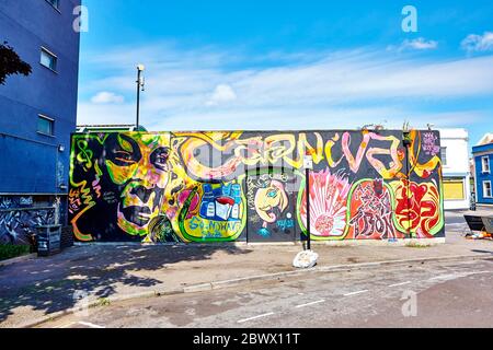 Street Art Wall Murale a Bristol, Inghilterra Regno Unito Foto Stock