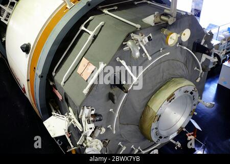 TOMAKOMAI, GIAPPONE - 16 NOVEMBRE 2019: Unione Sovietica backup stazione spaziale Mir al museo della scienza Tomakomai dove è bello centro della scienza dove è una risma Foto Stock