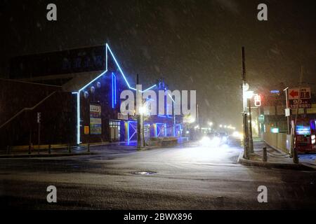 HAKODATE, GIAPPONE - 14 NOVEMBRE 2019: Tempesta di neve nella baia di Hakodate, dove è un famoso punto di riferimento di Hakodate, Hokkaido. Foto Stock