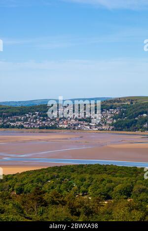 Vista Ariel da Arnside Knot Cumbria di Grange su Sands sull'estuario del Kent presso la località balneare di Arnside Foto Stock