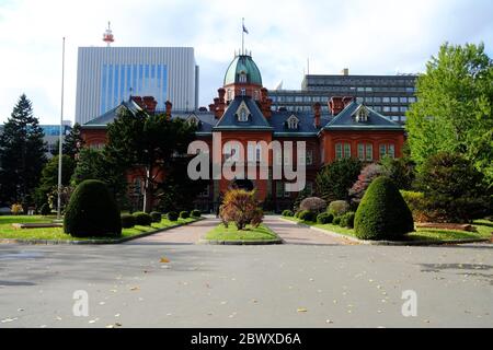 SAPPORO, GIAPPONE - 12 NOVEMBRE 2019: Ex edificio del governo di Hokkaido nella stagione autunnale, dove è un famoso punto di riferimento a Chuo-ku Sapporo, Hok Foto Stock