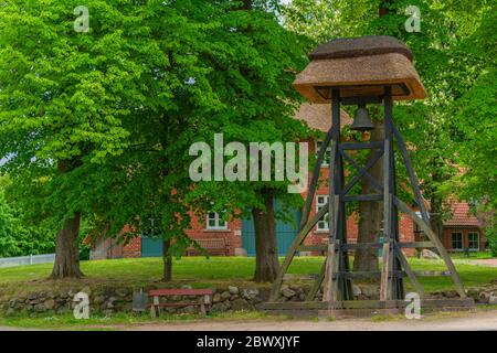 Rathaus o municipio e campana del villaggio dell'artista villaggio Worpswede, Künstlerdorf Worpswede, Distretto Osterholz, bassa Sassonia, Germania Foto Stock