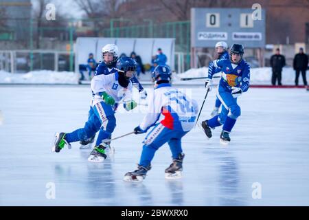 RUSSIA, KOROLEV - 10 FEBBRAIO 2019: Campionato di bandy della regione di Mosca. BC Vympel - BC Filimonovo 9:1. Foto Stock