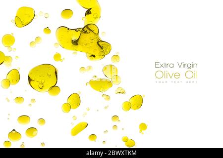 Gocce di olio d'oliva. Bolle di closeup in acqua isolate su bianco. Modello con testo di esempio Foto Stock