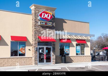 DQ o Dairy Queen esterno e logo, Wichita, Kansas, USA. Foto Stock