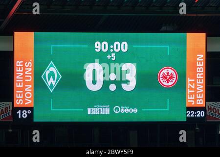 Brema, Germania. Primo Feature Scoreboard risultato finale 0: 3 03.06.2020, soccer Bundesliga, Werder Bremen - Eintracht Frankfurt gumzmedia/Nordphoto/POOL/primo | usage worldwide Credit: dpa/Alamy Live News 2020 Foto Stock