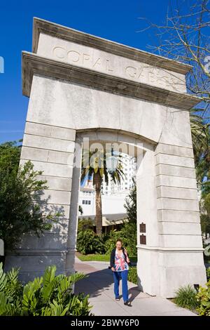 Arch on the Miracle Mile, Coral Gables, Miami, Florida, USA Foto Stock