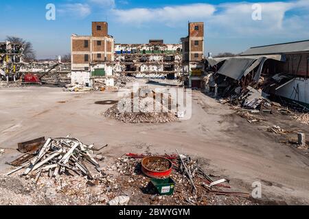 Edificio industriale in fase di demolizione Foto Stock