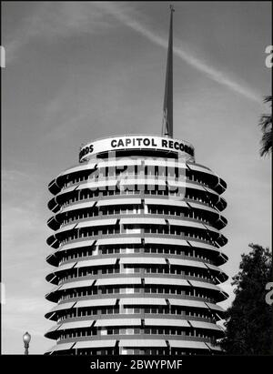 Studio architettonico classico in bianco e nero del palazzo Capitol Records di Hollywood, California Foto Stock